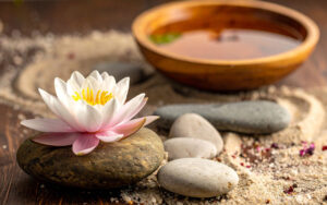 Resting figure surrounded by indigo, moonlit silver and amber energy waves – lunar energy and natural sleep rhythm at 8-chi.com